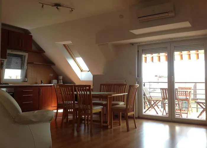 Bella * 巴拉顿菲赖德